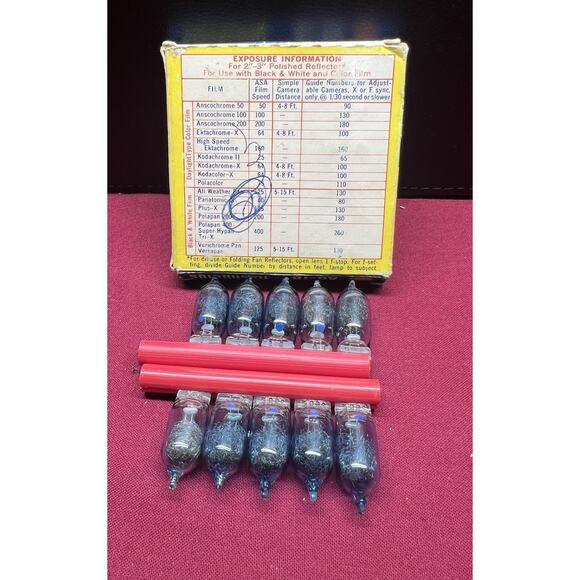 Vintage Camera Flashbulbs GE AG-1B Blue Bulbs, Box Had 12 Only‎ 10 Left - Picture 2 of 3